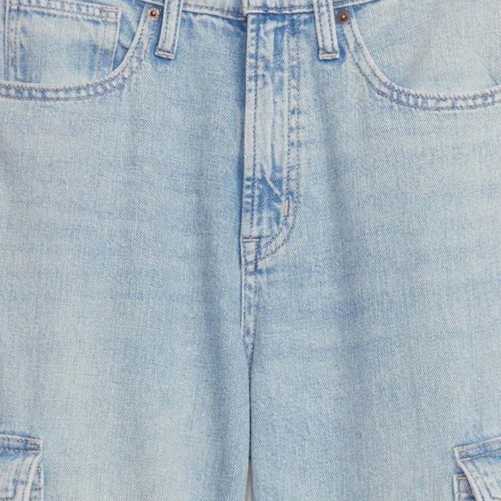 GAP Factory High Rise Wide-Leg Cargo Jeans. Size: 12/31 Regular - Picture 5 of 11